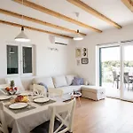 Apartment Captain's House Primosten - Feel The Sea *
